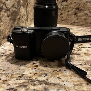 Samsung NX Digital Camera in Black